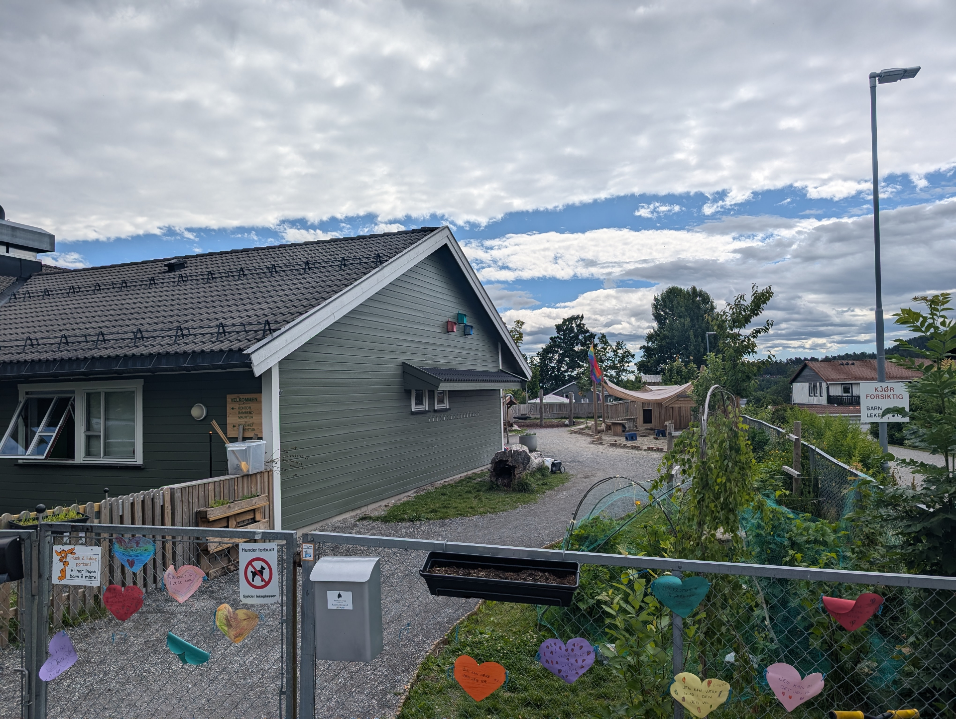 Inngangspartiet og lekeområdet på Ånnerudtoppen